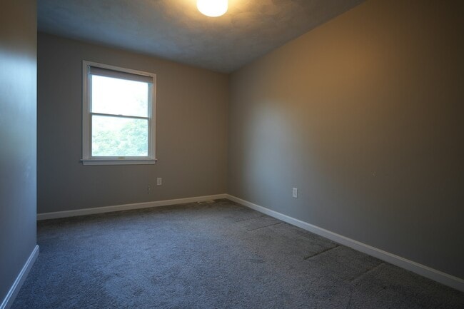 Building Photo - 4 Seneca Ln