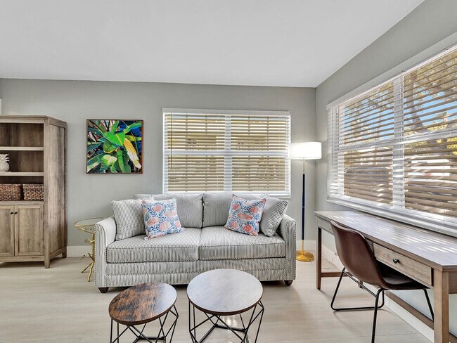 Building Photo - 318-320-320 Walnut St