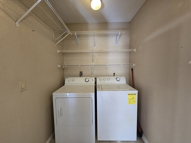 Building Photo - 1 Bed 1 Bath Third floor condo in Nice Community for Rent in Orlando $1349