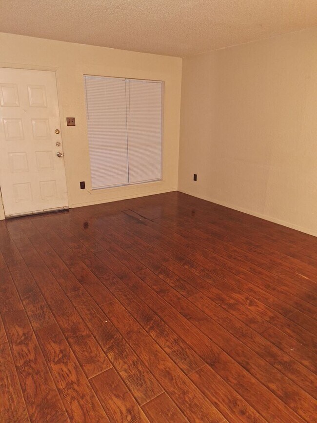 Building Photo - 1 bedroom, 1 bath