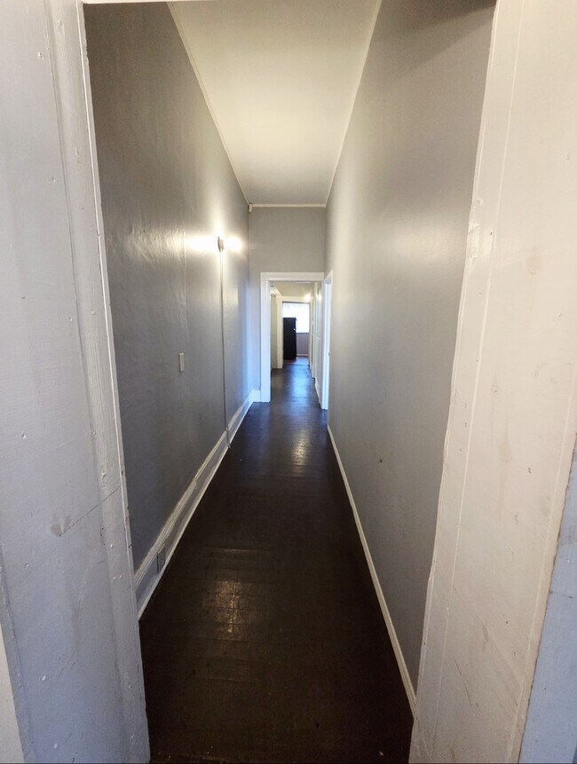 Building Photo - 930 Summit Ave