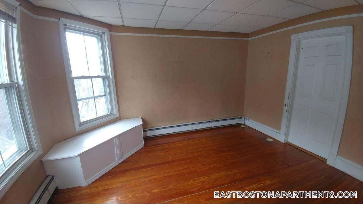 Building Photo - 103 Leyden St