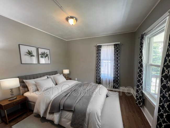 Building Photo - 3418 Mapledale Ave