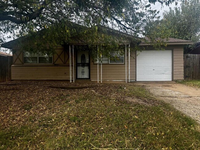 Building Photo - 1504 Red Fox Rd