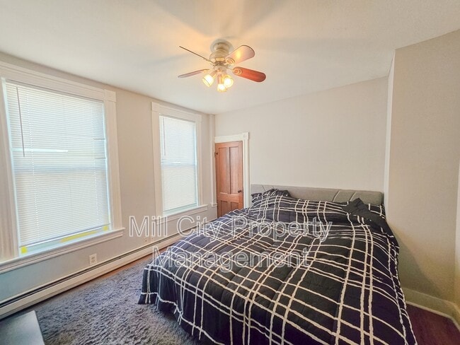 Building Photo - 463 Lake Ave