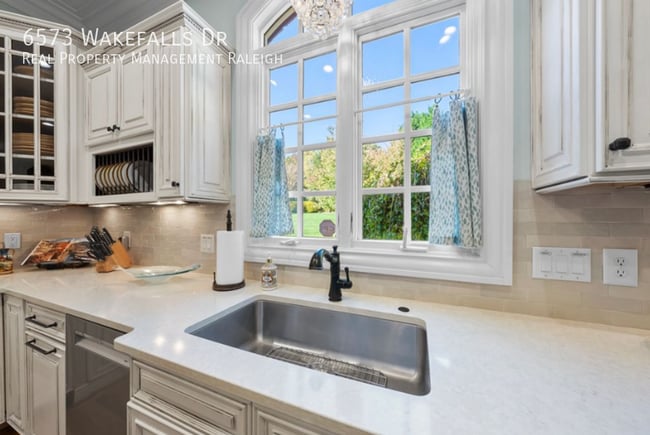 Building Photo - 6573 Wakefalls Dr