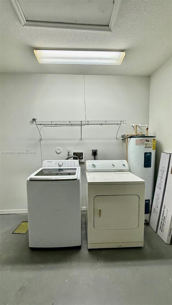 Building Photo - 3323 NE 11th Dr