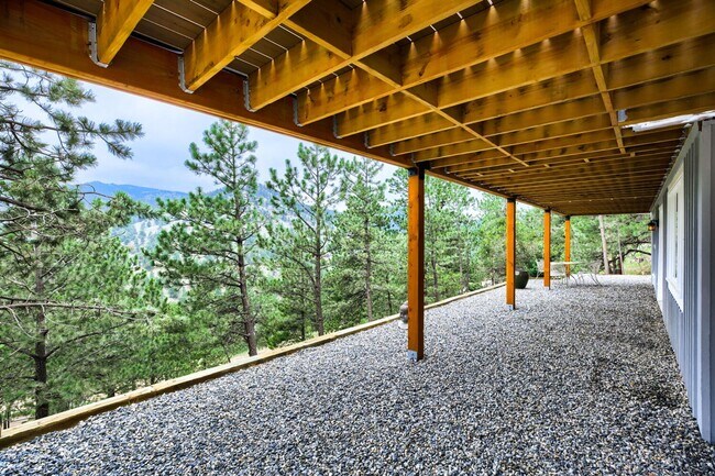Building Photo - Mountain Serenity, City Convenience