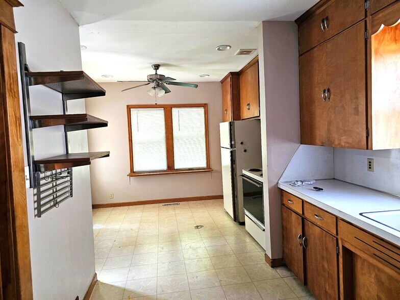 Building Photo - 1388 7th St E