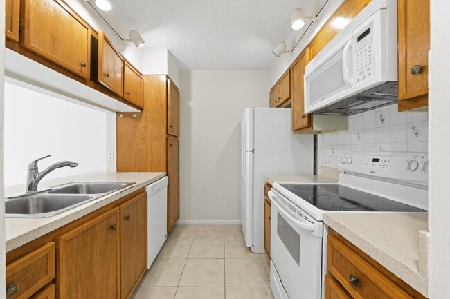 Building Photo - 6375 Riverwalk Ln