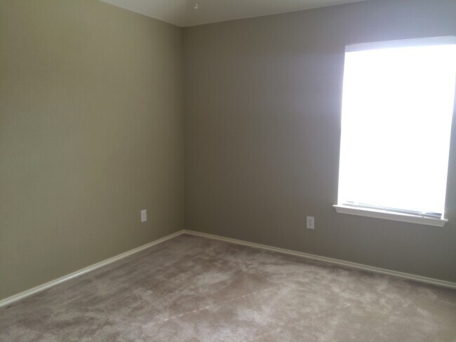 Building Photo - 3604 Sandy Brook Dr
