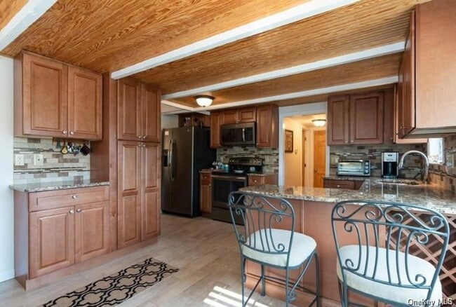 Building Photo - 401 Nichols St