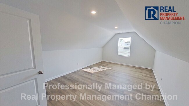 Building Photo - 1095 Hanson Dr