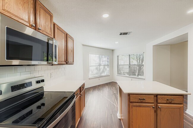 Building Photo - 8046 Thaxton Rd