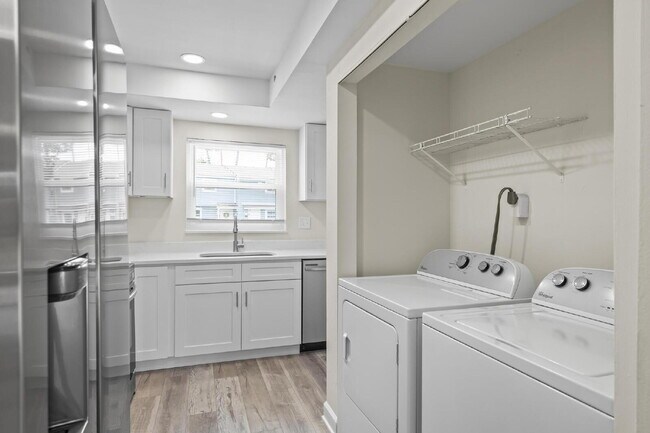 Building Photo - 11359 Bedford Oaks Dr