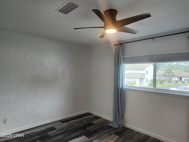 Building Photo - 6901 N Lagoon Dr
