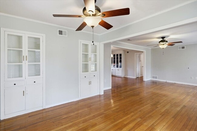 Building Photo - 2 Bedroom 2 Bath located in Northeast Jackson