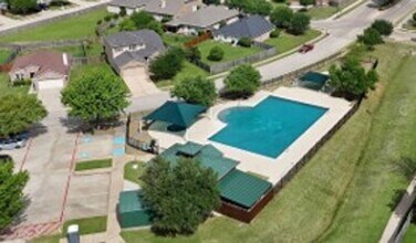 Building Photo - 1118 Water Oak Way