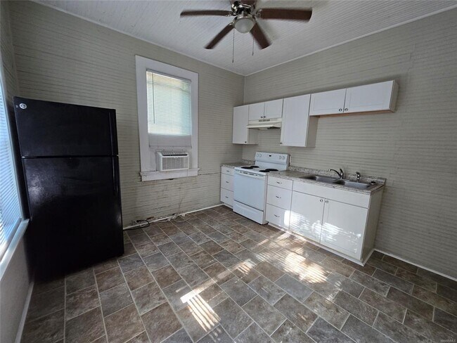 Building Photo - 2302 Plum St