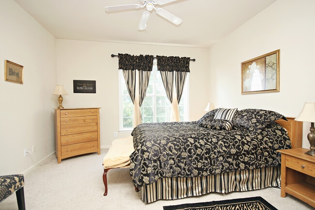 Building Photo - Top Floor Riverbend Condo on Pantops