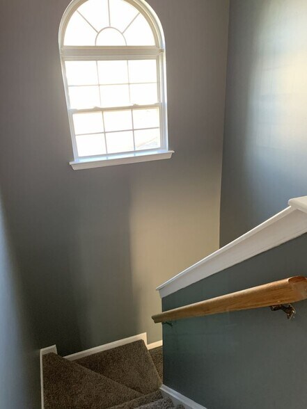 Building Photo - 203 Academy Ln