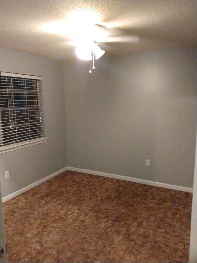 Building Photo - Pirate Cove Apartments 9-16