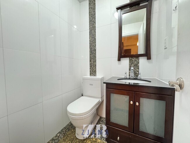 Building Photo - 19th Street