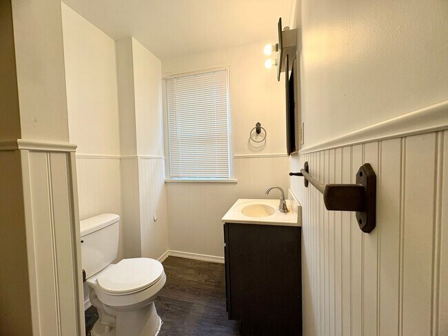 Building Photo - 3 Bedroom 1.5 Bathroom in Highspire!