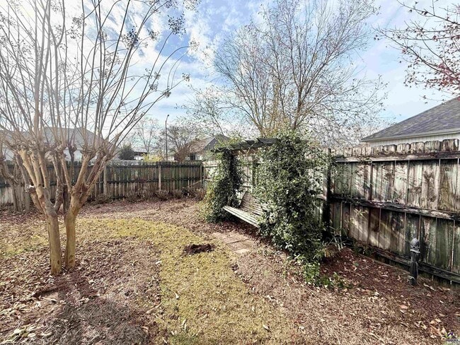 Building Photo - 200 Vining Way