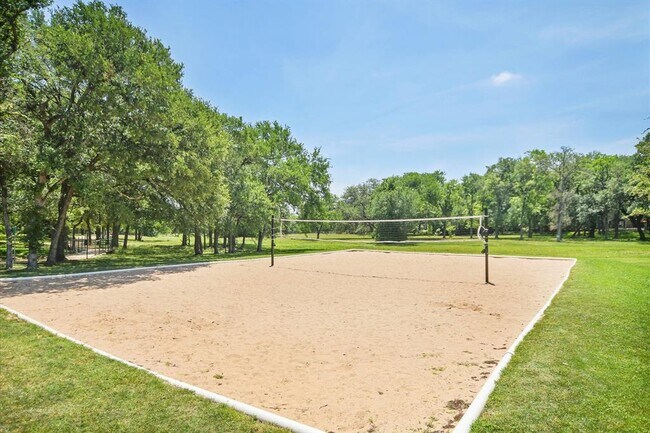Building Photo - 6808 Luckenbach Ln