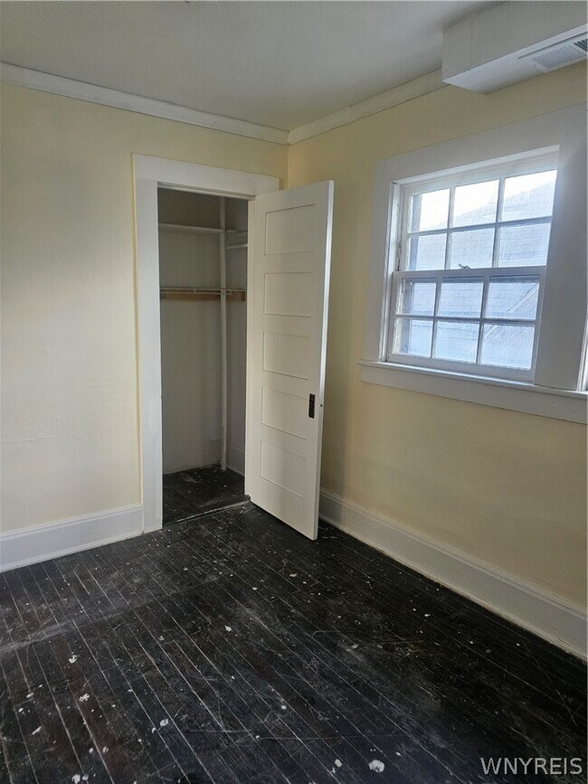 Building Photo - 714 Buffalo Ave