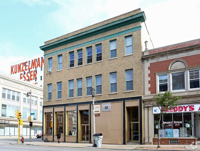 Building Photo - Brand Building