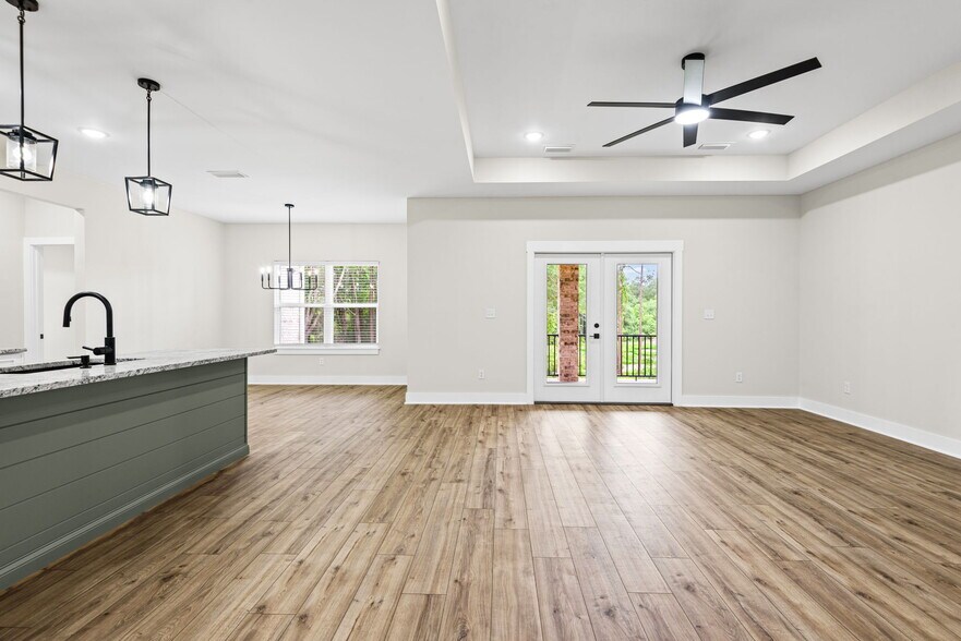 Building Photo - 699 Pinewood Dr