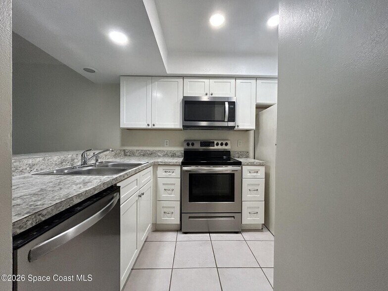 Building Photo - 3051 Sir Hamilton Cir