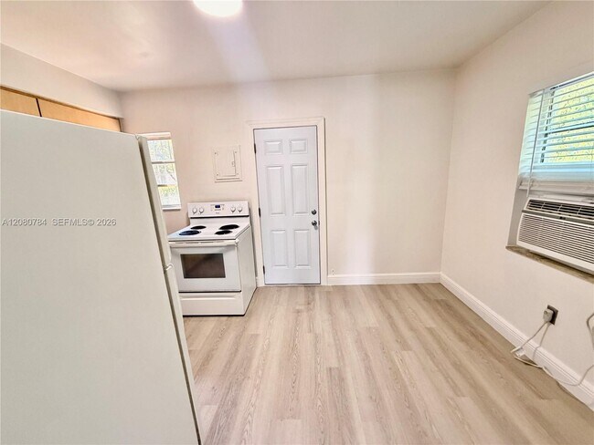 Building Photo - 3790 SW 27th St
