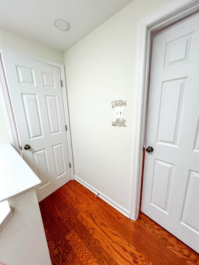 Building Photo - 14425 Gringsby Ct