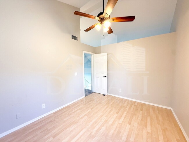 Building Photo - 1114 S Surfside Dr