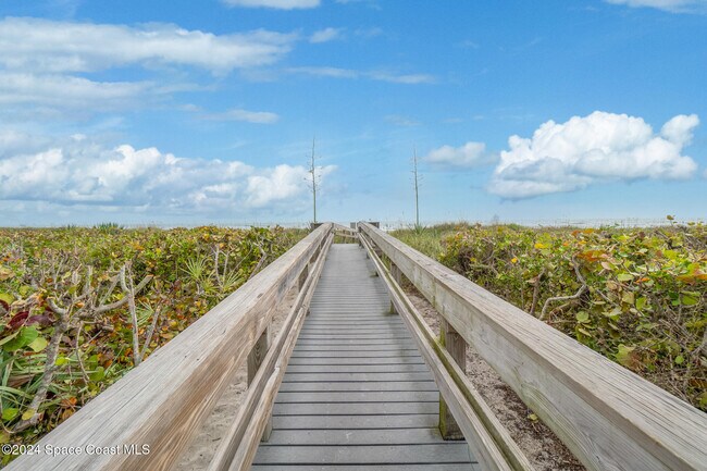 Building Photo - 8700 Ridgewood Ave