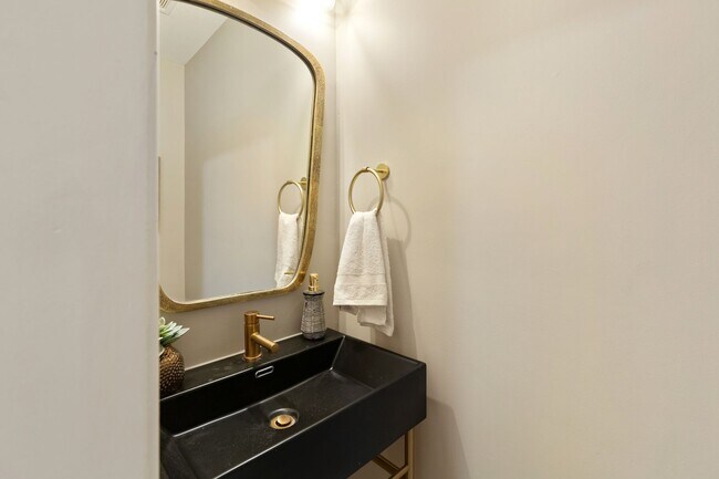Building Photo - STUNNING 4 Level Fells Point Rowhome! WITH...