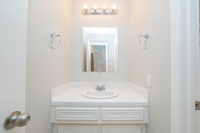 Building Photo - 8124 Beech Cove Ln