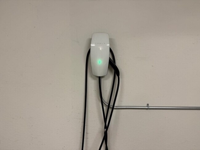 Building Photo - 506 E Townley Ave