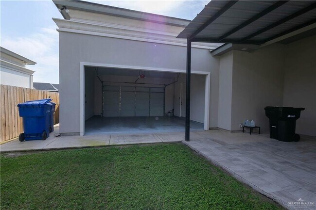 Building Photo - 30 Wisteria Ave