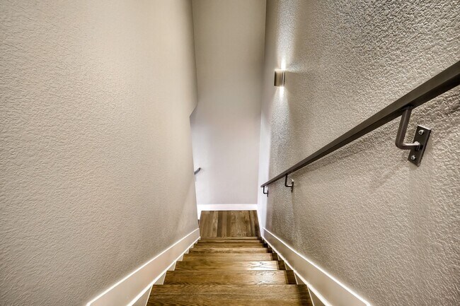 Building Photo - 3 bedroom / 3.5 bath Townhome + 2 Large Flex Spaces & Spacious Roof Top Deck!