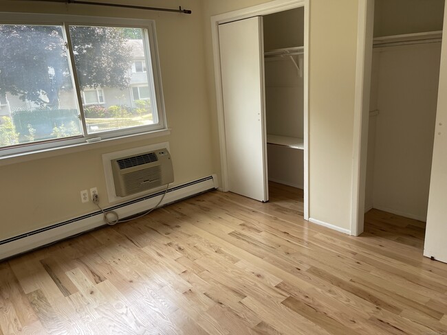 Building Photo - 333 Vincelette St
