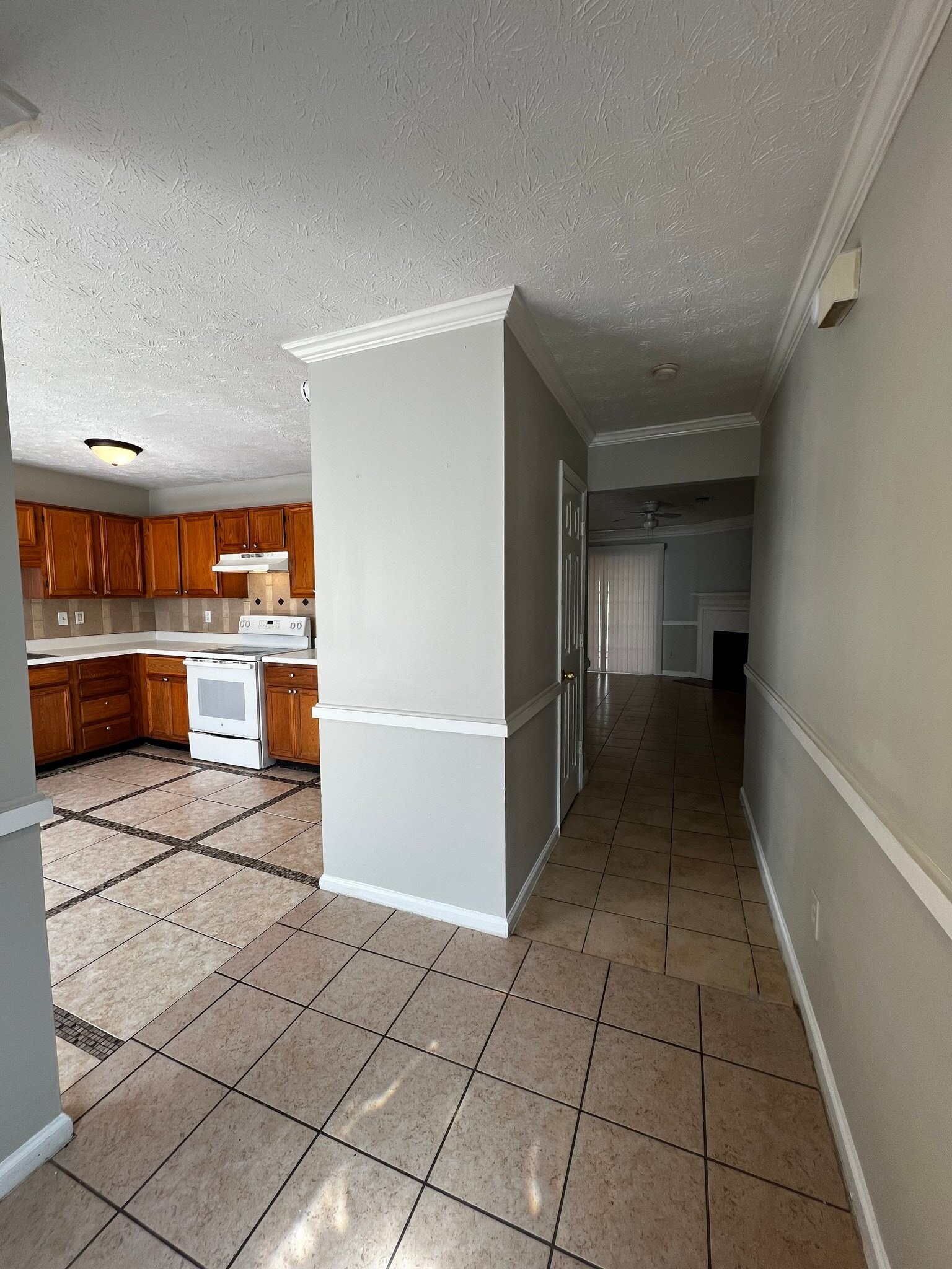 Building Photo - 3837 Meadow Creek Dr