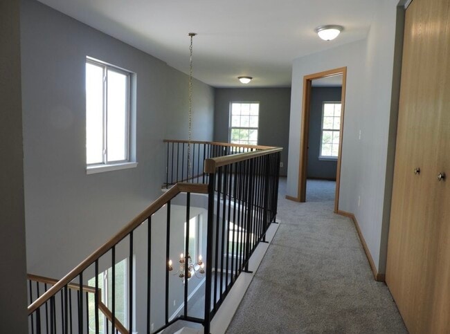 Building Photo - 357 Richmond Dr