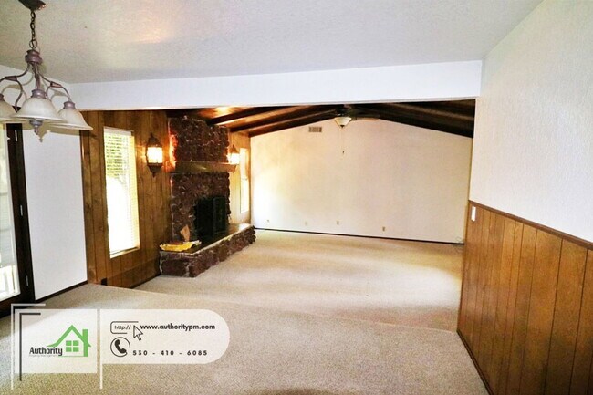 Building Photo - 3688 Cal Ore Dr