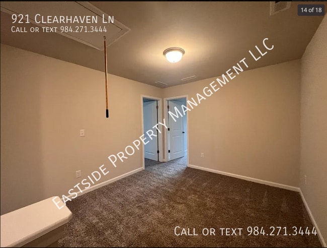 Building Photo - 921 Clearhaven Ln