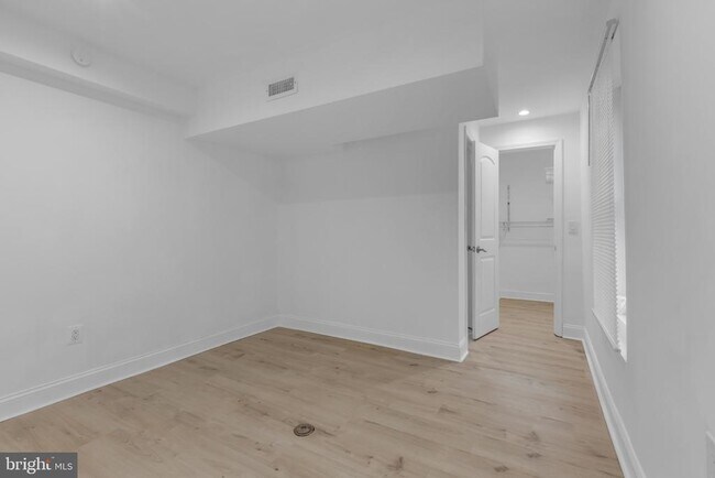 Building Photo - 3284 Annandale Rd