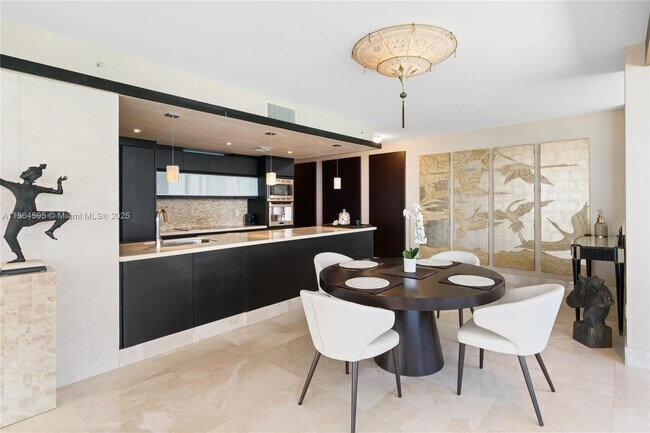 Building Photo - 5875 Collins Ave